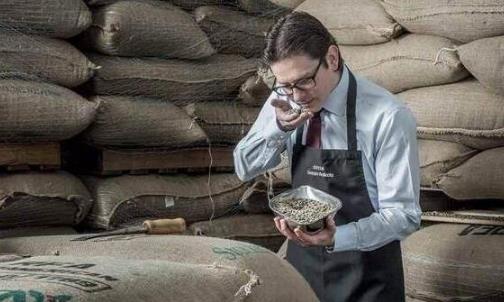 世界上最貴的舌頭 杰納羅·派利西亞(為其舌頭投保1億)