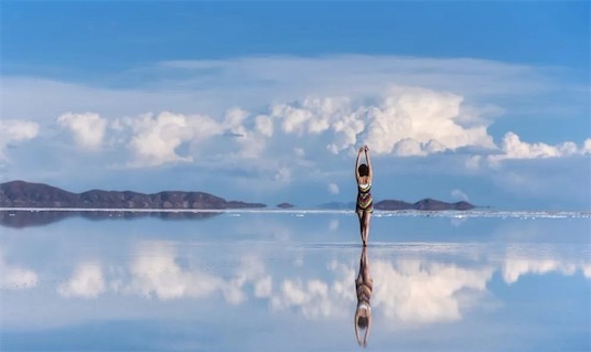 世界上最平坦的地方 烏尤尼鹽沼平坦的像鏡子