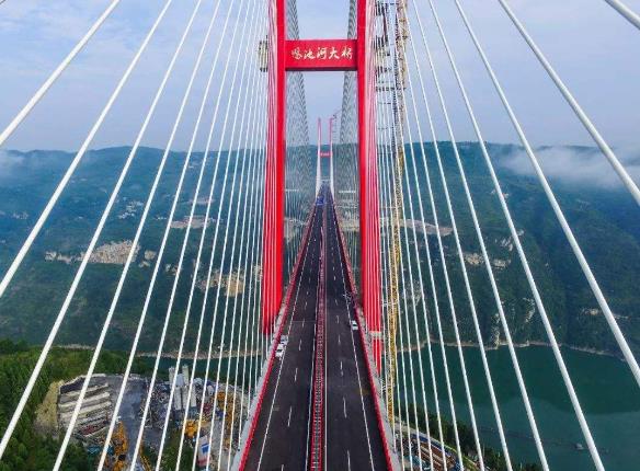 中國建造世界上最高“天空之橋” 都格北盤江大橋 高565米獲國際金獎