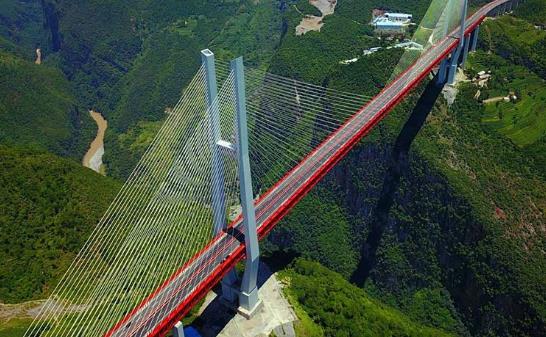 中國建造世界上最高“天空之橋” 都格北盤江大橋 高565米獲國際金獎