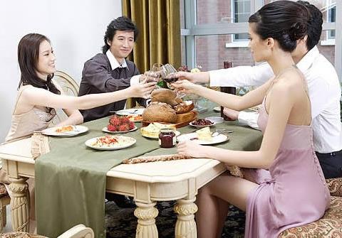 女人用餐注意什么?女士用餐禮儀八個(gè)“不”