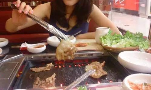 東北飯桌上最招人膈應(yīng)的十種人:嗦嘍筷子,扒拉菜的,打嗝放屁等