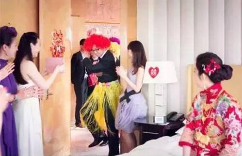 結(jié)婚堵門整新郎招數(shù) 結(jié)婚堵門游戲問(wèn)題攻略 調(diào)節(jié)氣氛的重點(diǎn)