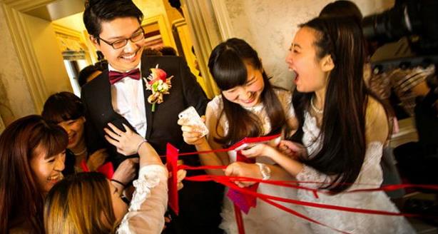 結(jié)婚堵門整新郎招數(shù) 結(jié)婚堵門游戲問(wèn)題攻略 調(diào)節(jié)氣氛的重點(diǎn)