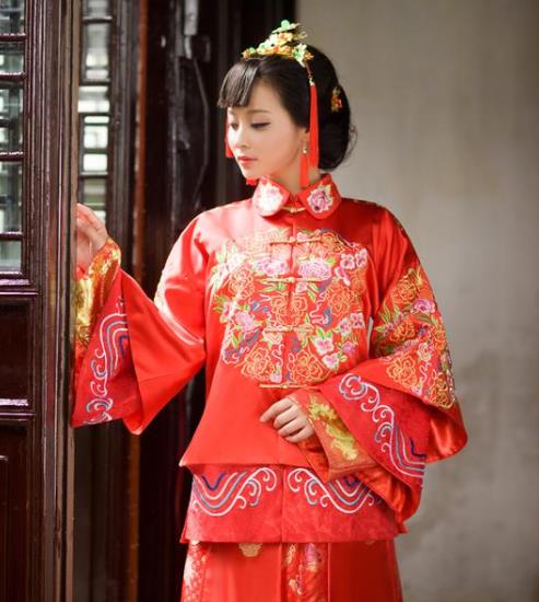 敬酒的時(shí)候可以穿秀禾服嗎?秀禾服能不能穿別人穿過(guò)的