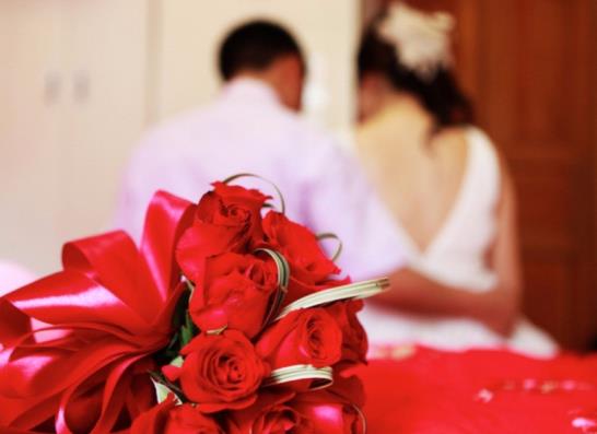 結(jié)婚為什么不能半路下車?為什么結(jié)婚被綁在電線桿上?