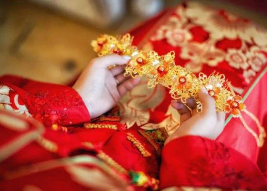 結(jié)婚為什么不能半路下車?為什么結(jié)婚被綁在電線桿上?