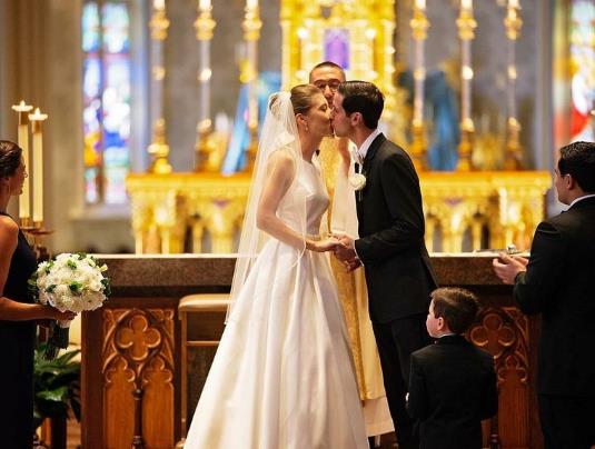 酒店結(jié)婚可以不請司儀嗎?結(jié)婚男方給女方買什么衣服
