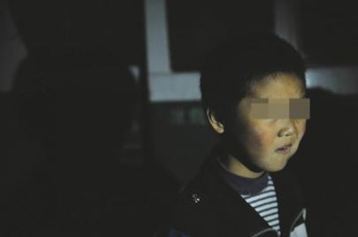 虐童體罰:四川一校園保安懲罰遲到小學(xué)生互彈生殖器