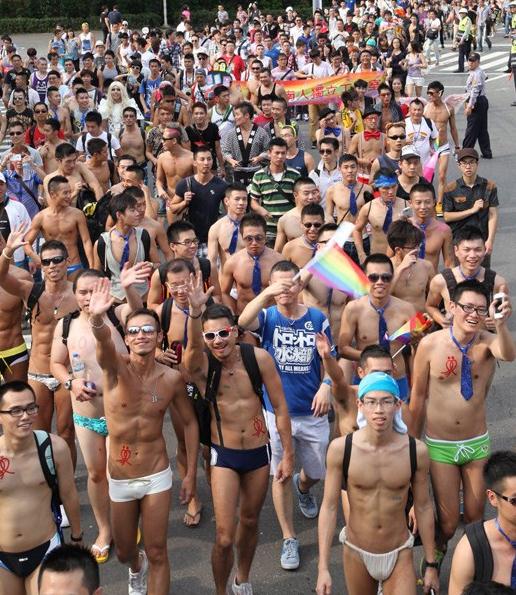 臺灣5萬名同性戀大游行,呼吁同志要婚姻平權(quán),也要伴侶多元