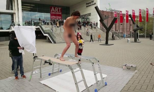 米洛-莫爾就為大家展示了讓畫作《labor》