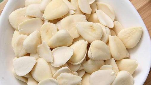 產(chǎn)后難免出現(xiàn)脫發(fā)的情況 推薦八種食物幫助產(chǎn)后預防脫發(fā)