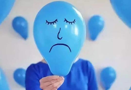 女生情緒不穩(wěn)定容易哭怎么辦?一個(gè)人情緒變化很大是怎么回事