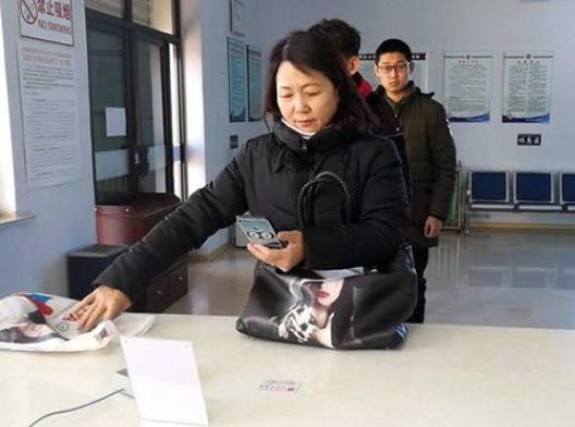 在機(jī)場丟了身份證怎么辦?身份證過期了異地補(bǔ)辦需要什么材料