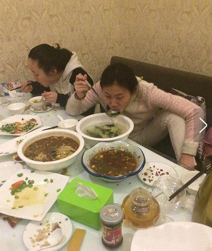 每次吃飯都不想再跟他們坐一桌了.jpg