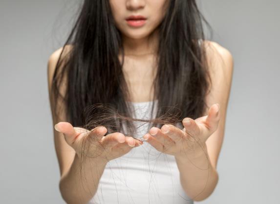 掉發(fā)嚴重看什么科?掉頭發(fā)嚴重吃什么好呢