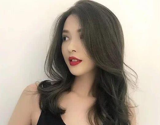 頭發(fā)枯死了還能染黑嗎?頭發(fā)染成了黑色想再染顏色怎么辦?