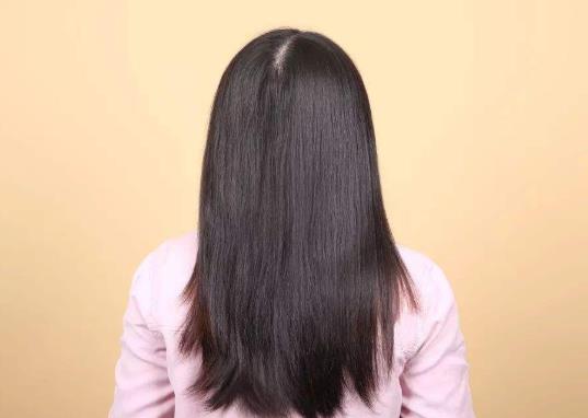 剛洗完頭發(fā)頭頂就很油怎么回事?年前染發(fā)年后要怎么打理