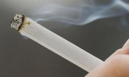 男人指甲發(fā)黃大多數(shù)因為抽煙導致 推薦2種食療方治療指甲變黃