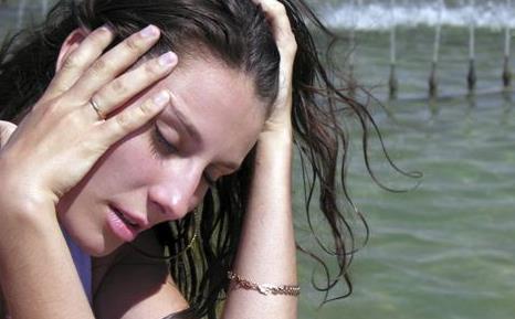 女人經(jīng)期喝酒危害大 女性經(jīng)期別做這些事情