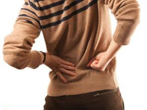 女性經(jīng)期腰酸腹痛正常嗎？經(jīng)期腰酸腹痛怎么辦