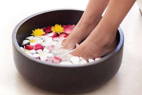 經(jīng)期可以用生姜泡腳嗎 女性經(jīng)期泡腳究竟好不好