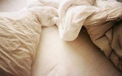 女性裸睡要穿內(nèi)褲嗎?女性裸睡的好處有哪些