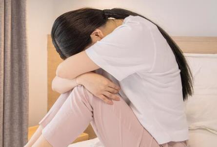 產(chǎn)后同房什么姿勢(shì)會(huì)比較緊?產(chǎn)后半年同房沒有水是怎么回事