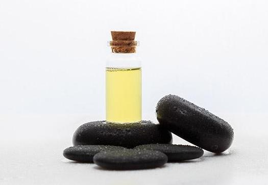 用豐胸精油會過敏嗎?用豐胸精油會影響內(nèi)分泌嗎