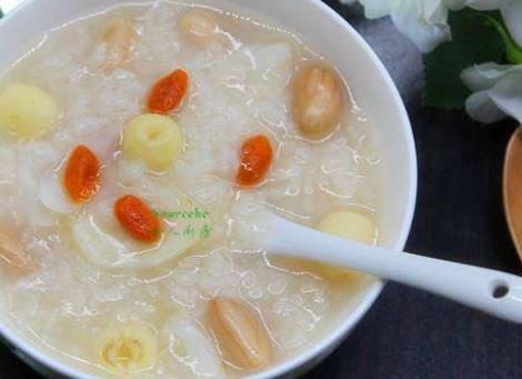 夏季正值養(yǎng)生的好季節(jié) 多喝養(yǎng)生粥有益健康
