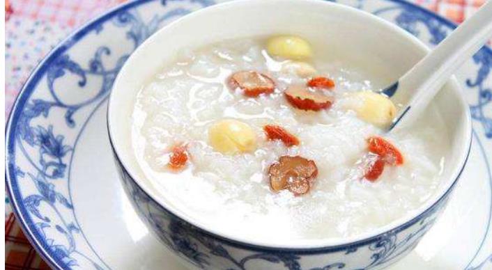 枸杞是我們都知道的養(yǎng)生食品 上班族多喝枸杞茶緩解疲勞