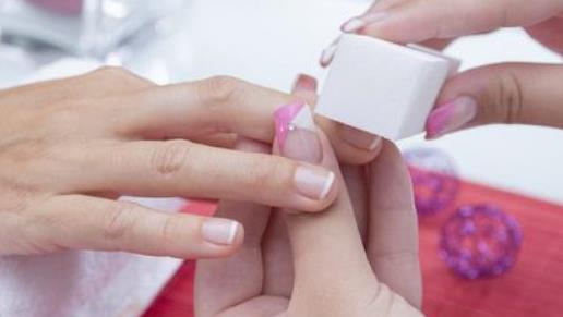 女性過度美甲會帶來什么危害 美甲后該怎么保養(yǎng)和護理