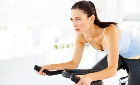 女性過早絕經(jīng)的話怎么辦 女性絕經(jīng)期有什么癥狀表現(xiàn)