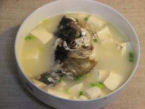 魚(yú)頭豆腐湯的做法-魚(yú)頭豆腐湯怎么做？