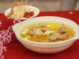 香菇雞湯有什么功效？雞湯能夠幫助治療感冒