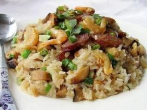 香菇糯米飯?jiān)趺醋龊贸?？香菇糯米飯的做? /></a> </div>
                  <div   id=