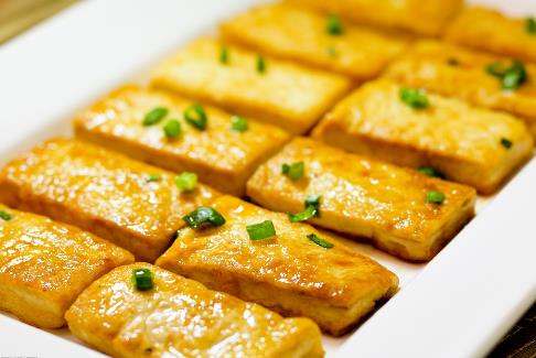 怎樣煎豆腐不沾鍋?家常煎豆腐的小竅門