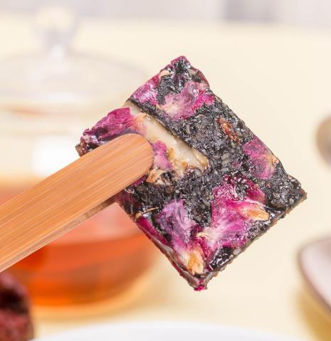 做阿膠糕玫瑰花要放多少合適?玫瑰阿膠糕用鮮玫瑰做嗎