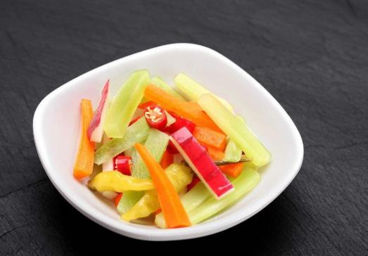 怎么防止泡菜變質(zhì)?泡菜彈邊放鹽還是放水好?