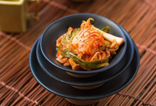 怎么防止泡菜變質(zhì)?泡菜彈邊放鹽還是放水好?