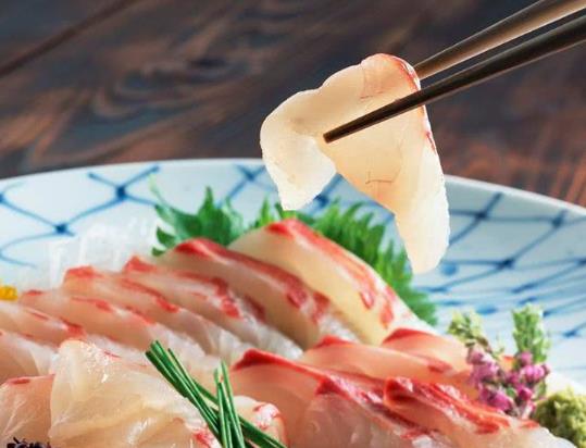用三文魚(yú)魚(yú)尾做刺身好吃嗎?吃刺身為什么要蘸芥末?