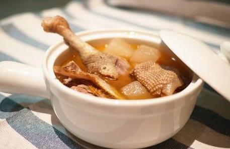 做老鴨湯怎么去除腥味?做老鴨湯是公鴨好還是母鴨好?