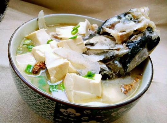 魚頭豆腐湯怎么做才不腥?魚頭豆腐湯要熬多久?