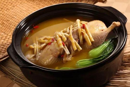 燉鴨湯的鴨肉是不是越肥越好?清燉鴨湯怎樣做不腥?