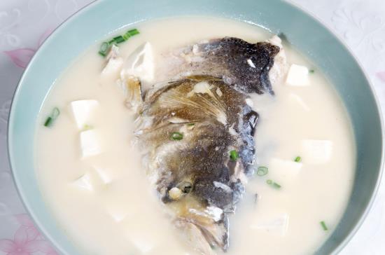 減肥可以吃魚頭燉豆腐嗎?燒魚頭豆腐湯用冷水還是熱水?