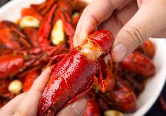 小龍蝦怎么清理比較干凈?煮小龍蝦用什么油料好?