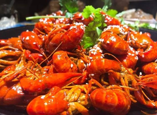 小龍蝦怎么清理比較干凈?煮小龍蝦用什么油料好?