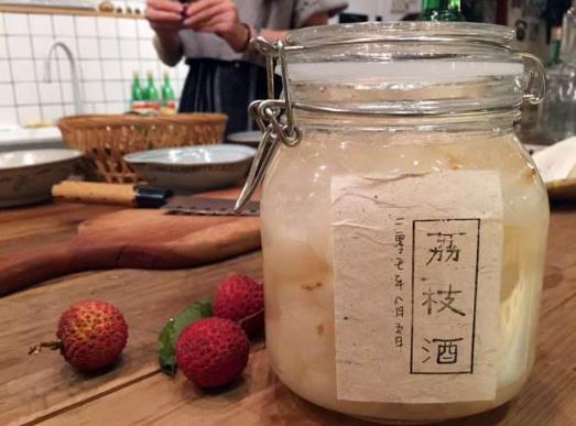 泡好的荔枝酒是什么顏色的?荔枝酒泡越久越好嗎?