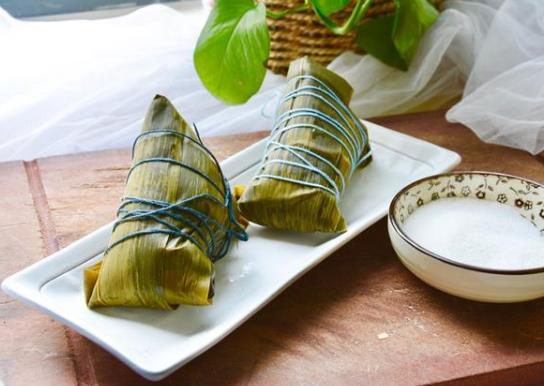 粽子熟了會(huì)浮起來(lái)嗎?煮粽子鍋底要放粽葉嗎?