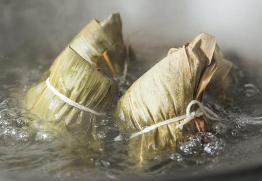 煮粽子的水可以煮餃子嗎?煮粽子的水能煮玉米嗎?